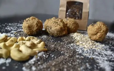 Boules protéinées et pauvres en sucres (pâte de cacahuète, noix de cajou et graines de chia)