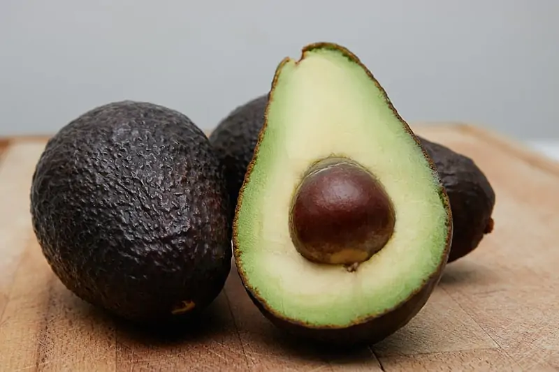 Faire pousser un avocat à partir d'un noyau - Nutrigreenplanet